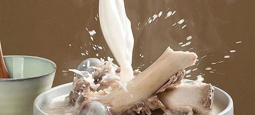  餛飩、炸雞、烤腸紛紛注入骨湯，新一輪凍品升級拼“骨氣”…